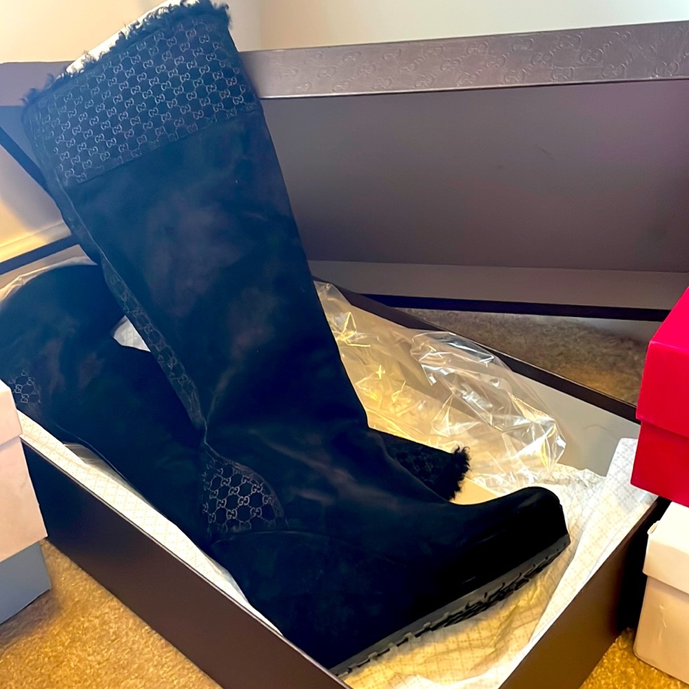 Gucci brand new suede tall shearling lined boots size 39